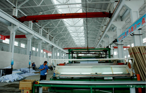 建筑膜生產加工中電動葫蘆的使用
